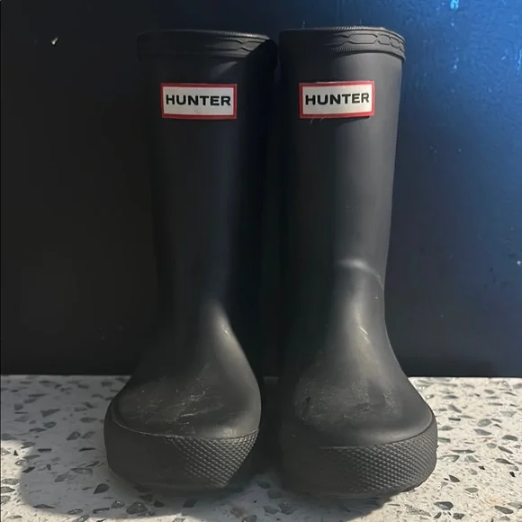Hunter Classic Black Boots - Picture 1 of 2